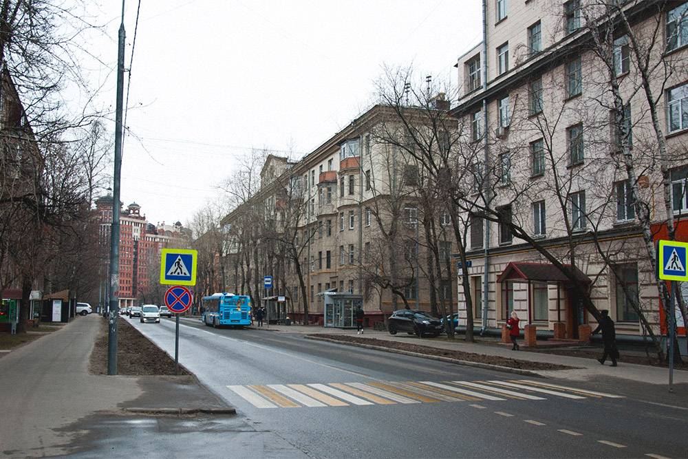 По дороге на работу я могу смотреть видео прямо на ходу. Поднимаю голову, только когда перехожу дорогу