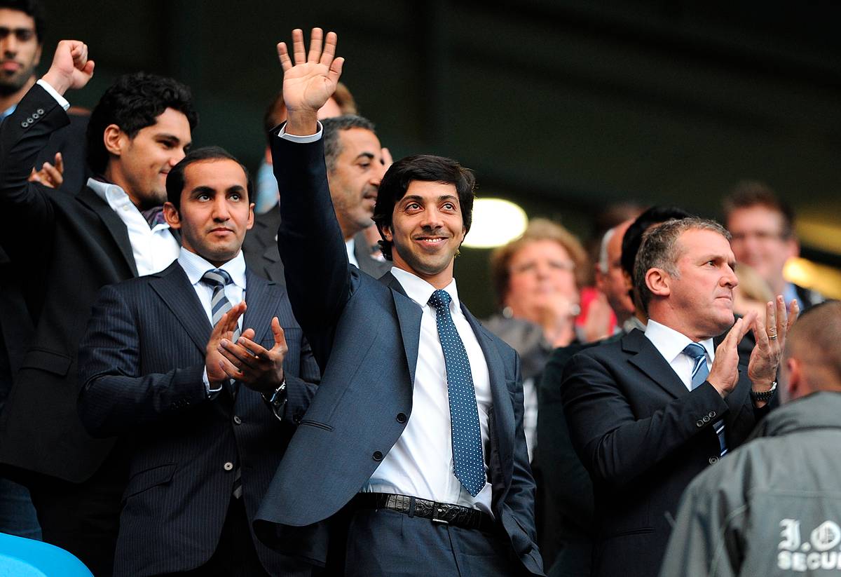 Мансур ибн&nbsp;Заид Аль Нахайян на игре «Манчестер Сити» в 2010&nbsp;году. Фото: Nigel French / EMPICS / Getty Images
