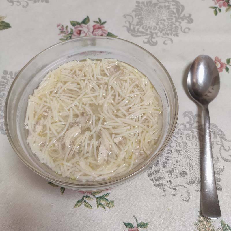 Куриный бульон с лапшой