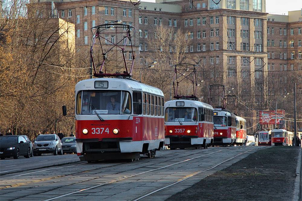 Трамваи в пробке перед метро «Щукинская». Источник: Sergey Dzyuba / Shutterstock