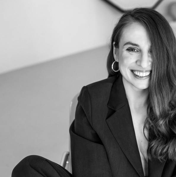 Александра Арест