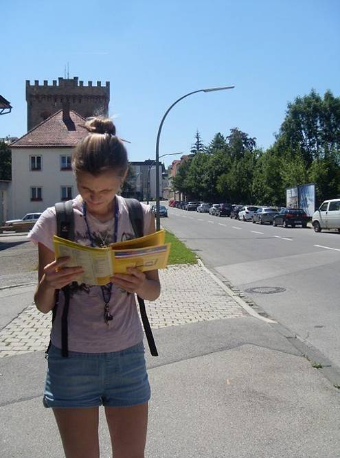 Где-то в Германии. В 2009&nbsp;году не было смартфонов с приложениями, которые помогают найти нужную локацию. Поэтому дорогу мы искали с помощью путеводителей и бумажных карт