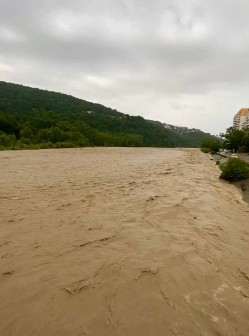 Река во время дождей, фото с той&nbsp;же точки