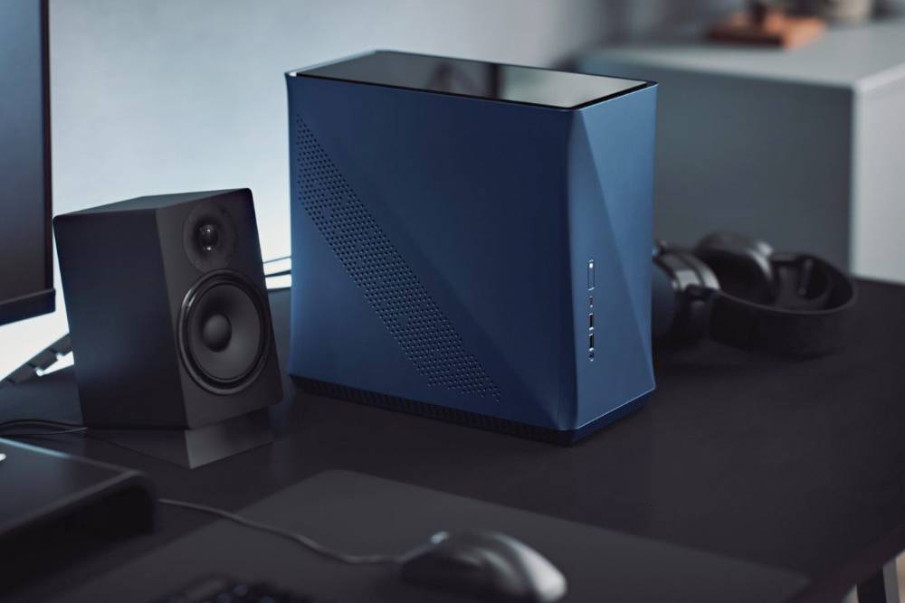 Небольшой компьютер mini-ITX не займет много места на столе и легко влезет на тумбу под телевизором. В то же время это надежная машина, которая покроет гораздо больше задач, чем умный телевизор