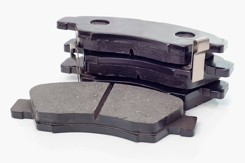 Скрипуны на новых колодках: на второй колодке сверху — справа, на той, что под&nbsp;ней, — слева. Источник: Ilya Rudzis / Shutterstock