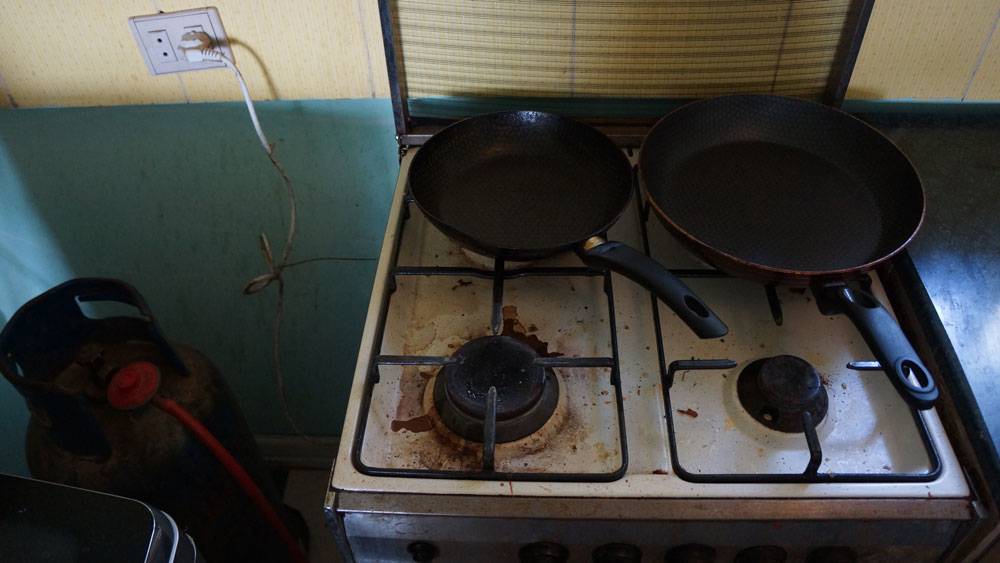 У плиты не работала духовка, в апартаментах немного пахло газом