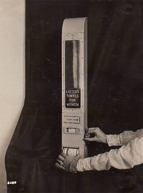 Диспенсер с прокладками «Джонсон и Джонсон», 1914&nbsp;год. Источник: Kilmer House