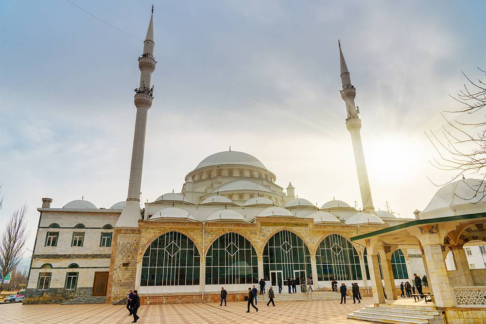 Если были в Голубой мечети в Стамбуле, то в Джума-мечеть в Махачкале можно не заходить. Источник: Elena Odareeva / Shutterstock