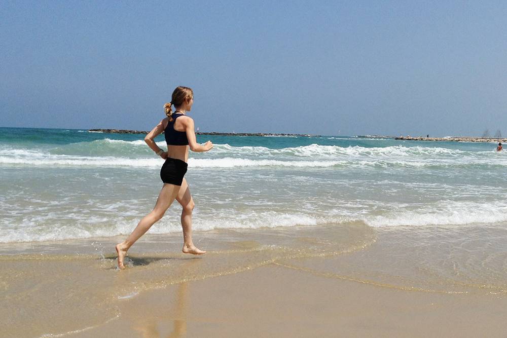 Я готовилась к Московскому марафону в Тель-Авиве — изучила все закоулки и тренировалась у моря. Столько бегунов, сколько в этом городе, я, кажется, не видела нигде