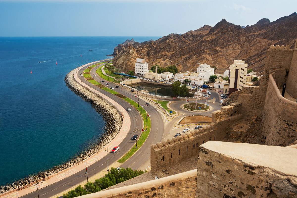 Набережная тянется вдоль главной трассы города. Фото:&nbsp;Angelo DAmico&nbsp;/ Shutterstock