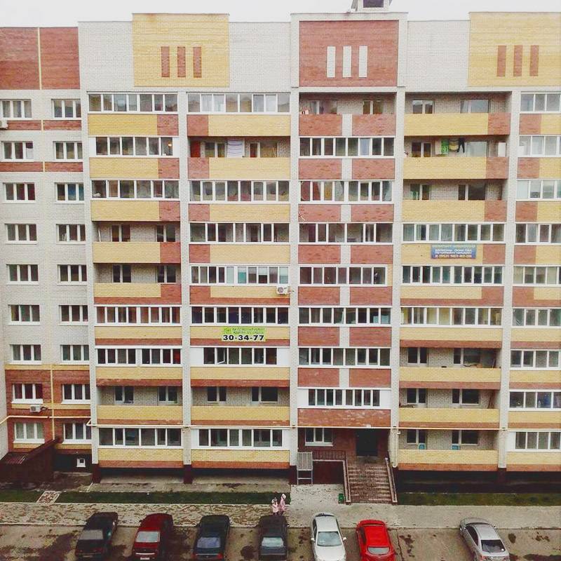 Дом, где живет сестра. В нем еще не все квартиры распроданы. Однушка здесь стоит минимум 1,8 млн рублей