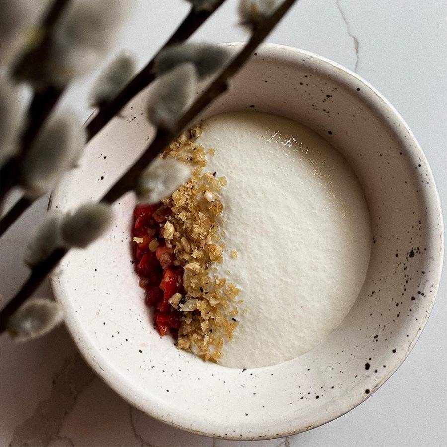 Слева зразы из фарша из «Ленты», справа — из фарша «Вкуса на дом». Красный оттенок не пропал. При одинаковом времени обжаривания зразы из «Вкуса на дом» получились темнее