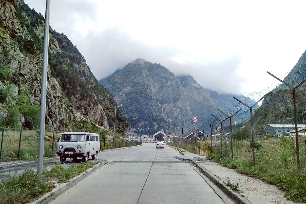 После российской границы до грузинской нужно проехать сквозь горы