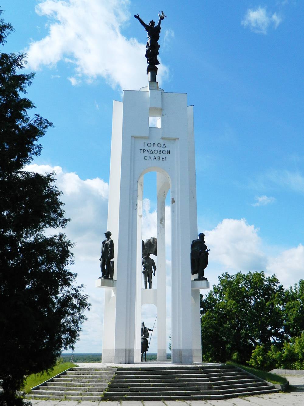 Памятник тысячелетию Брянска, расположенный на Покровской горе