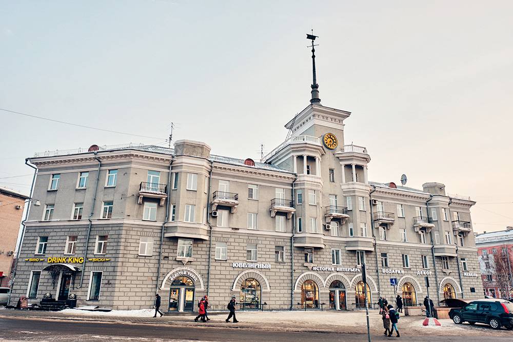 В барнауле дом на площади октября