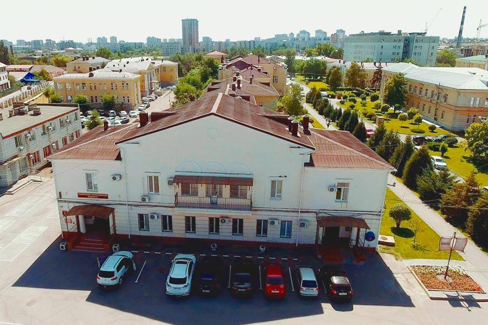 Областная больница — это целый комплекс зданий на большой территории