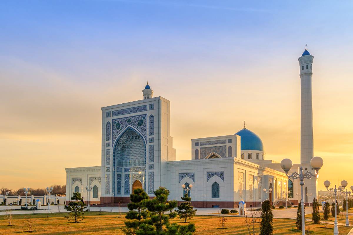 Большая белая мечеть Минор в Ташкенте. Фото:&nbsp;Evgeniy Agarkov&nbsp;/ Shutterstock