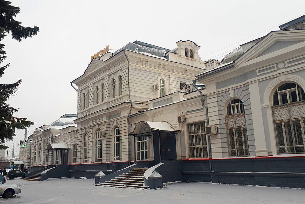 Здание железнодорожного вокзала Александрова построили в 1903&nbsp;году. Это памятник гражданской архитектуры в стиле модерн