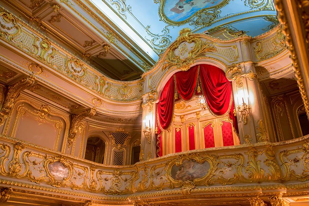 В домашний театр Юсуповского дворца стоит попасть хотя&nbsp;бы ради интерьера. Источник:&nbsp;Pukhov&nbsp;K&nbsp;/&nbsp;Shutterstock