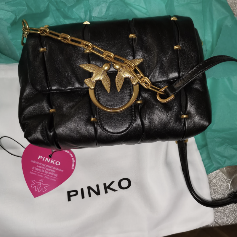 Любимую сумку от Pinko взяла с собой в Грузию. Заказывала из Италии через байеров. Это был подарок от&nbsp;мужа на&nbsp;прошлый день рождения