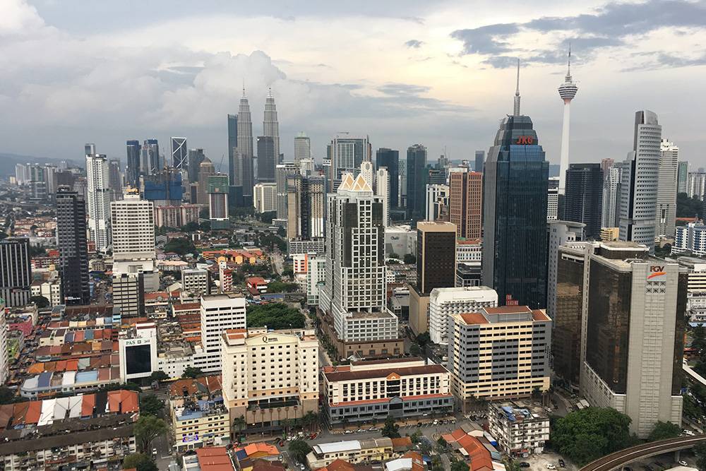 Вид на Куала-Лумпур с крыши нашего отеля
