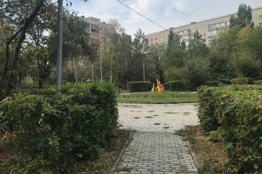 Сквер у дома