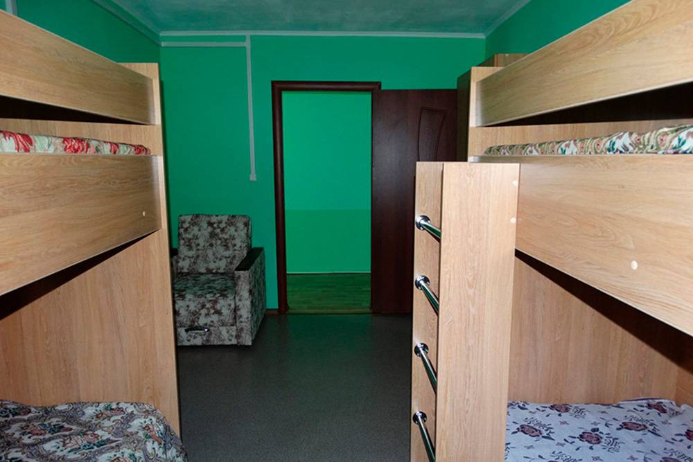 Общая комната с двухэтажными кроватями в туристическом приюте в Бахиловой Поляне. Фото с официального сайта «Самарской Луки»