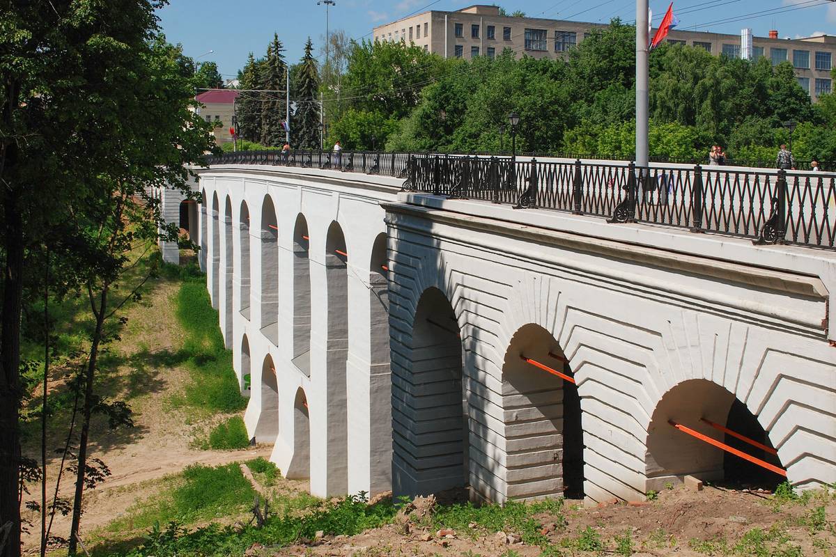 Местные власти собираются обустроить территорию под&nbsp;мостом, но пока это только планы на бумаге. Фото: Сержант Пеппер&nbsp;/ Wikimedia Commons