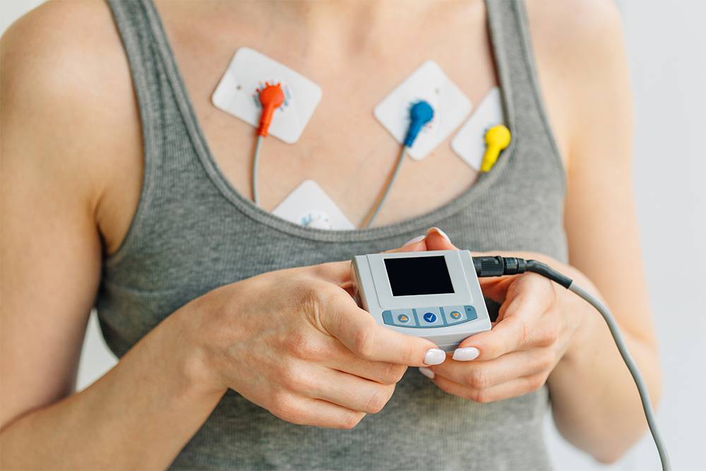 Так может выглядеть современный аппарат для&nbsp;холтеровского мониторирования сердечного ритма. Источник: Evgeniy Zhukov / Shutterstock