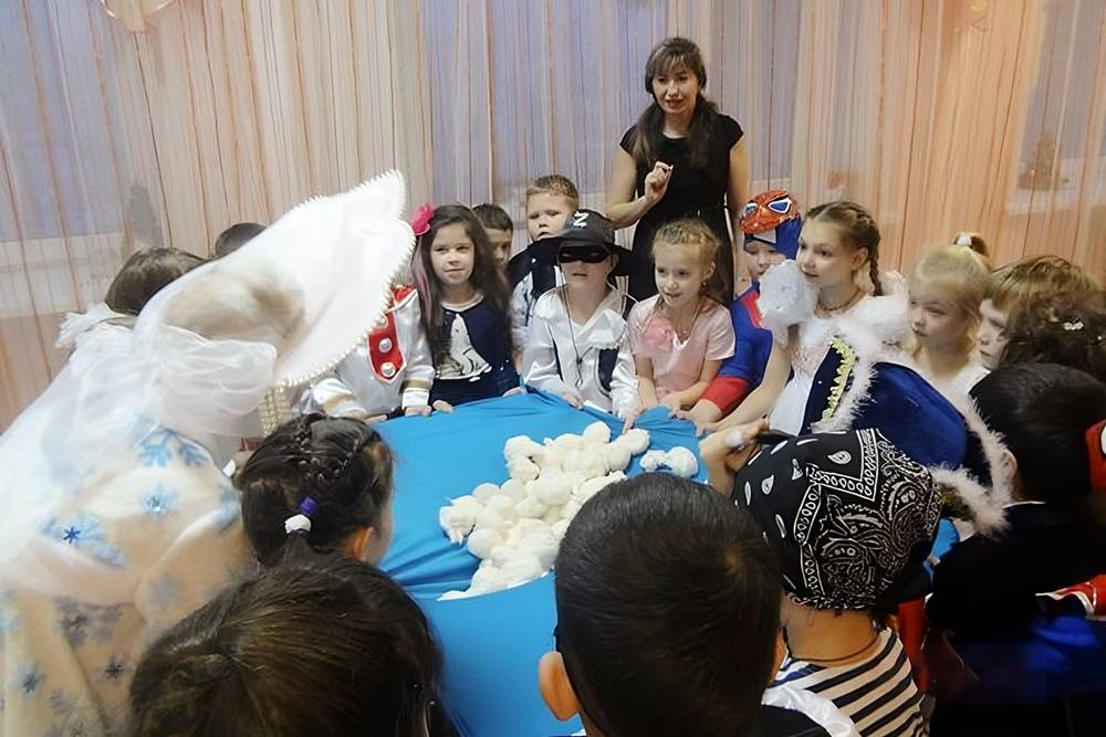 Парашют я купила спустя какое-то время своего аниматорства, но при&nbsp;желании его можно сделать самостоятельно