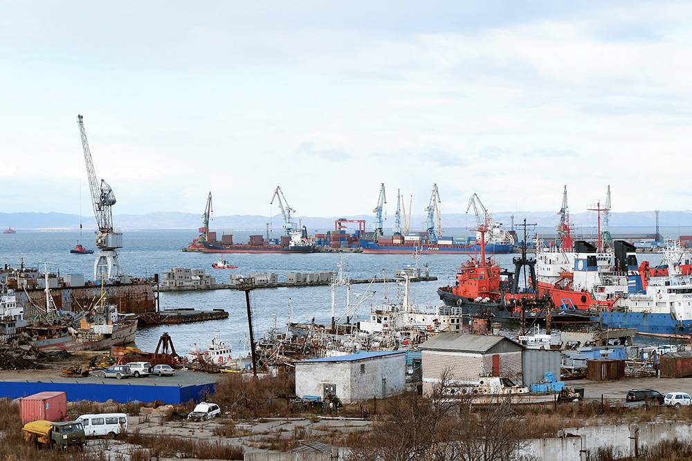 Через порт Корсаков доставляют большую часть грузов в Сахалинскую область
