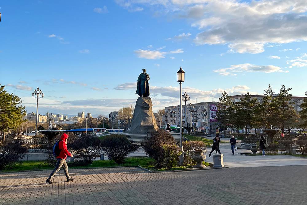 Выбежали в Хабаровск