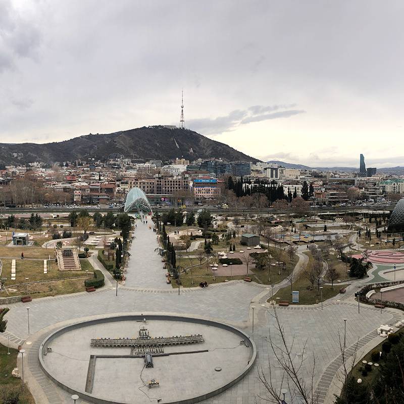 Парк «Рике» в Тбилиси — очень популярное место для&nbsp;прогулок среди туристов и жителей города