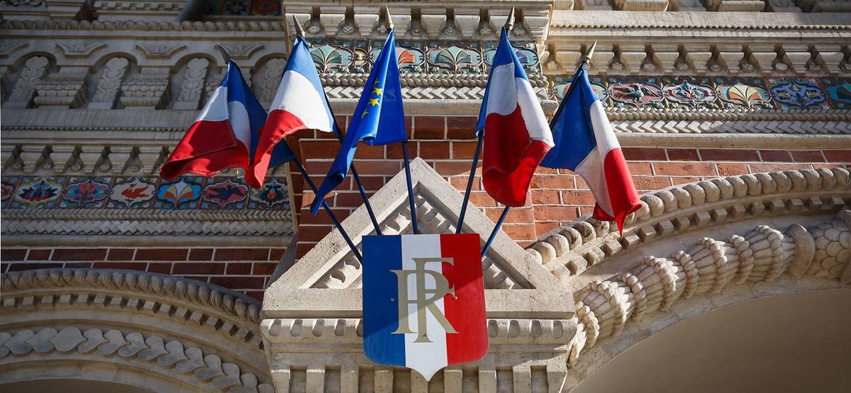 Франция будет принимать документы на туристические визы у всех заявителей