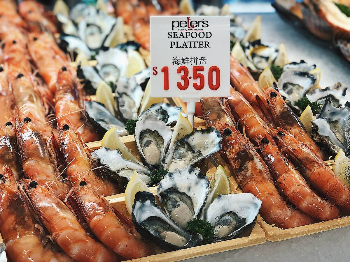Тарелка морепродуктов на рынке стоит 13,5 $