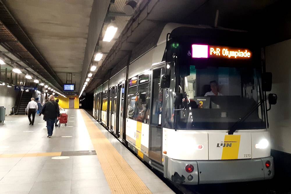 Так выглядит наземно-подземный трамвай в Антверпене. Его еще называют «предметро». Эта станция находится под&nbsp;землей