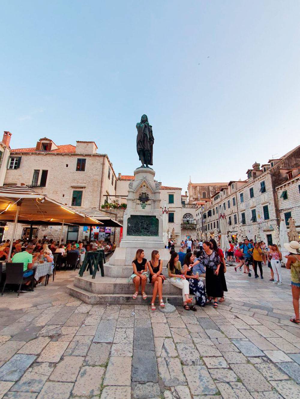 В На улицах Дубровника много туристов со всей Европы и часто слышна русская речь