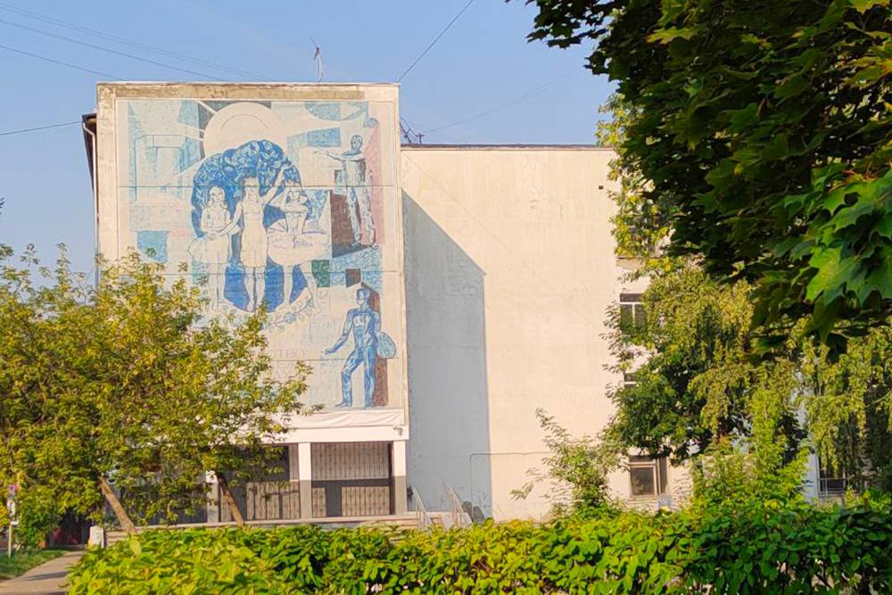 Близко подходить не обязательно: мозаику лучше видно издалека