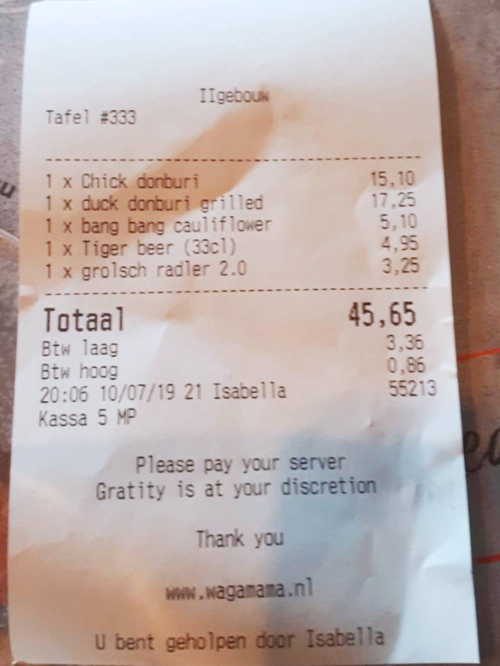 Счет за обед на двоих в сетевом кафе Wagamama