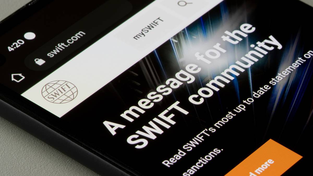Что такое SWIFT и как она работает