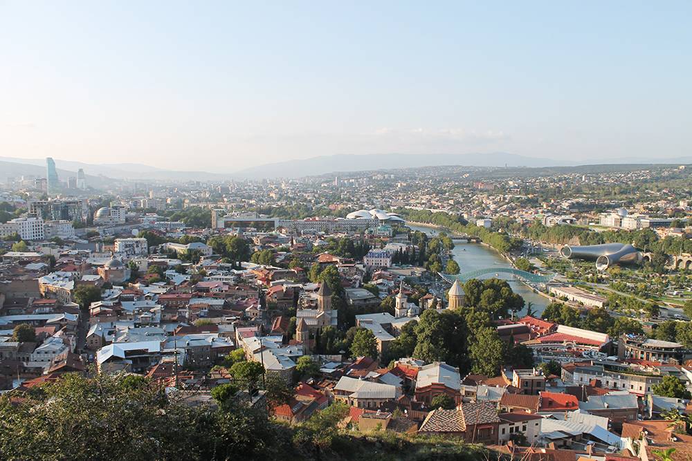 Панорама старого Тбилиси с канатной дороги