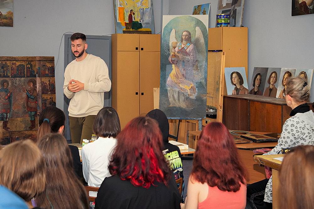 Практику студенты направления «реставрация» проходят в реставрационной мастерской. Источник:&nbsp;prouniver.ru