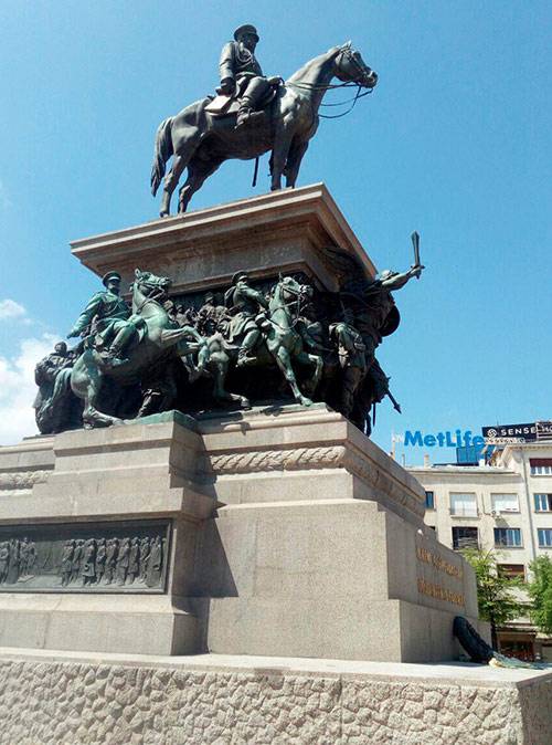 Памятник Александру II, который освободил Болгарию от турок