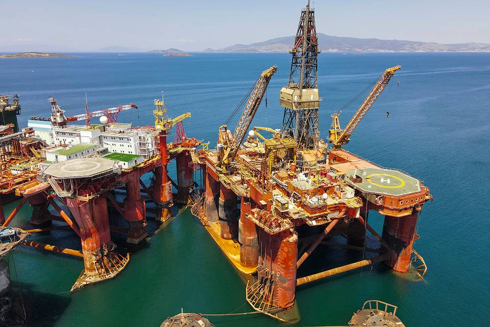Нужно примерно полгода, чтобы распилить одну такую нефтяную платформу