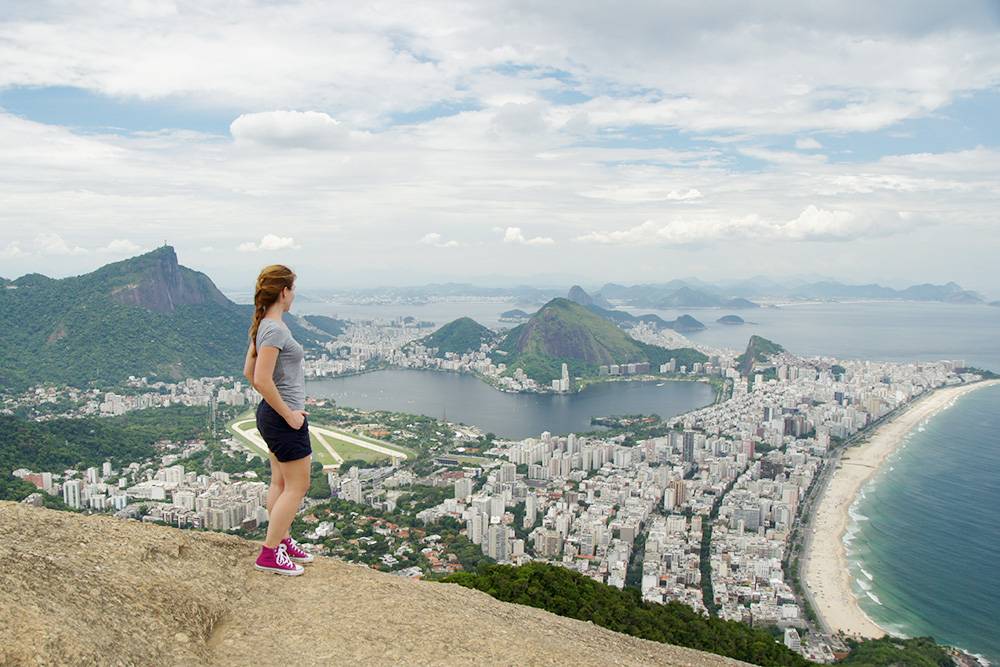 Вид на Рио-де-Жанейро с вершины горы Дойз-Ирманс