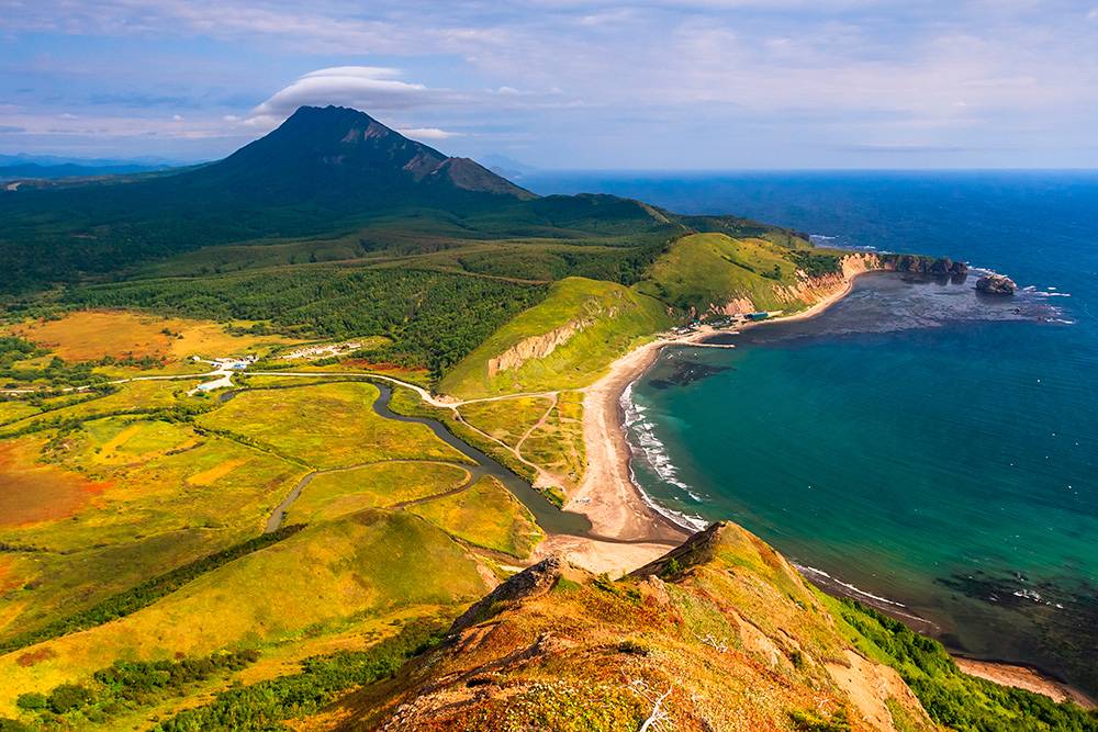Тихая — одно из самых живописных мест на острове. Источник: DmitrySerbin / Shutterstock