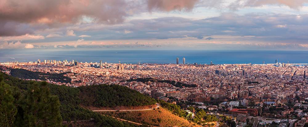 Вид на Барселону с&nbsp;самой высокой точки — с&nbsp;горы Тибидабо