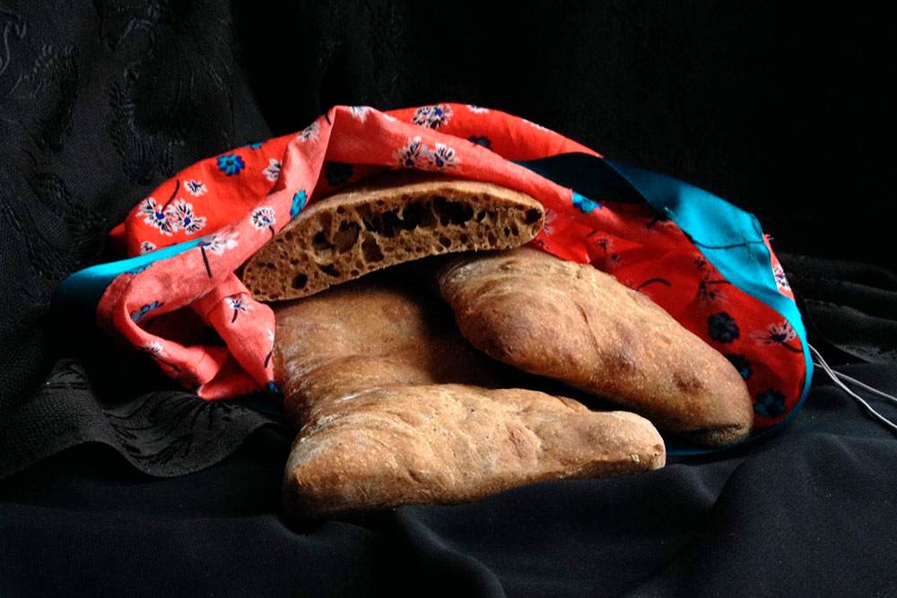 Ржаная чабатта — хлеб, который расстаивается на льняной ткани