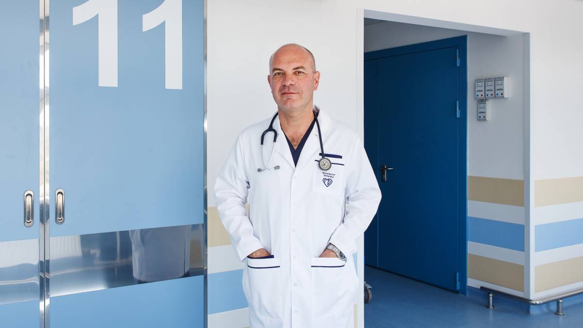 «Нельзя, чтобы пациент умер от операции»: вопросы анестезиологу-реаниматологу Льву Кричевскому