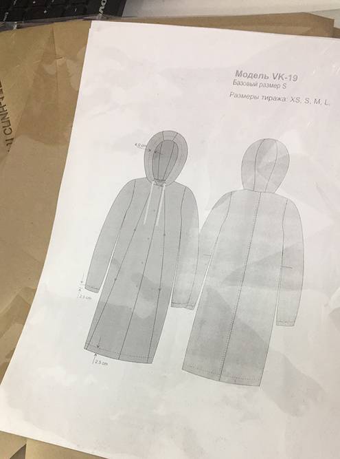 Самая популярная модель весенней коллекции, плащ Hard Weather Jacket. В 2017&nbsp;году конструктор перенес лекала в электронный вид, теперь можно было работать с ними в любой точке мира